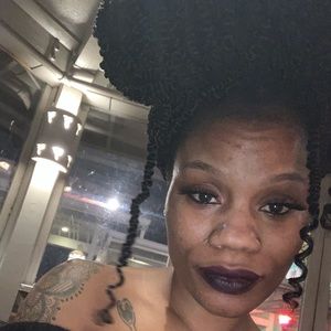 Meet your Posher, Lashawnia